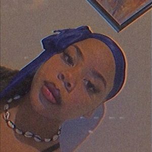 Meet your Posher, Amia